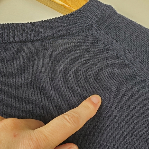 Giorgiolini Men's Merino Wool V-neck Sweater. Navy Blue. XL - Picture 9 of 12